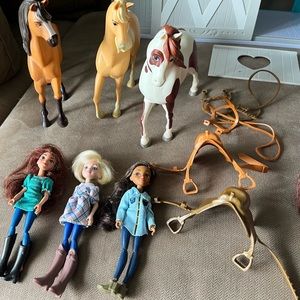 Spirit Riding Free Barn Playset Plus Extra Horses & Figures